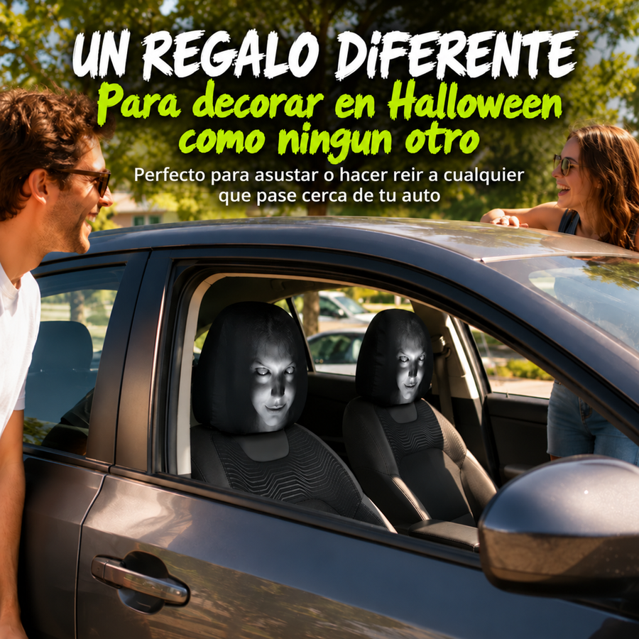 Auto con fundas de Halloween en parqueadero